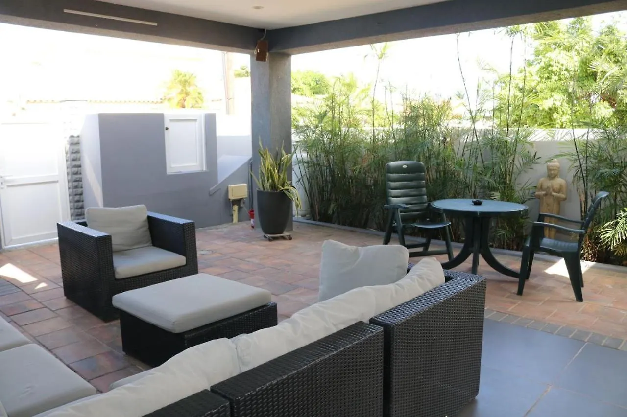 Brown'S 1 Bedroom Apartment Palm Beach 0*,